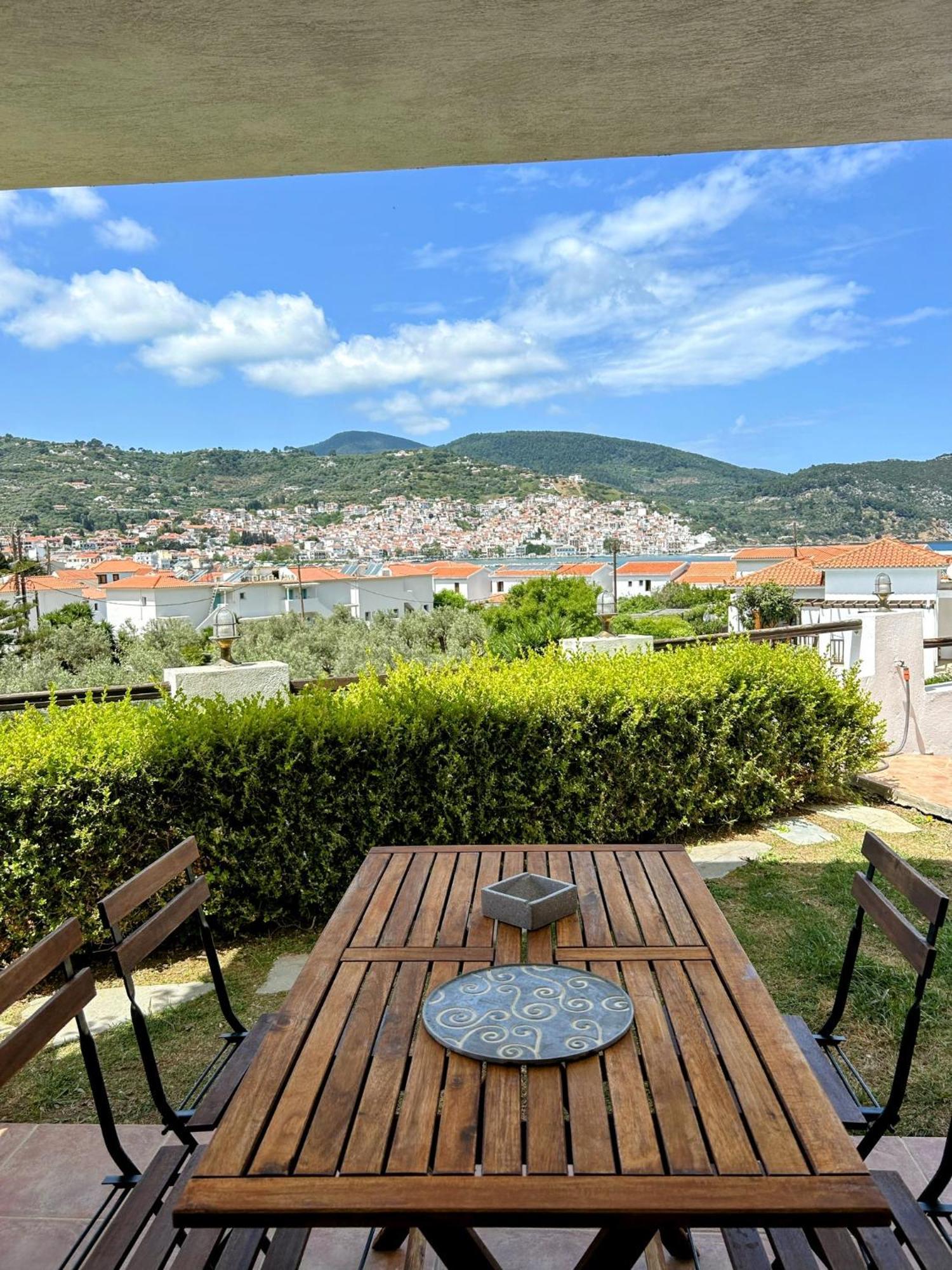 Maistros Suites - Pera Skopelos Town Exterior photo