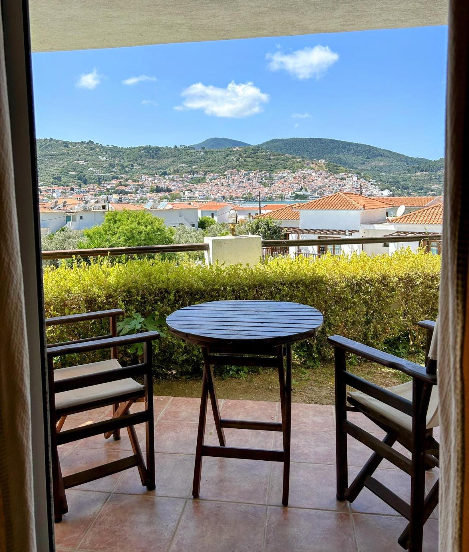 Maistros Suites - Pera Skopelos Town Exterior photo